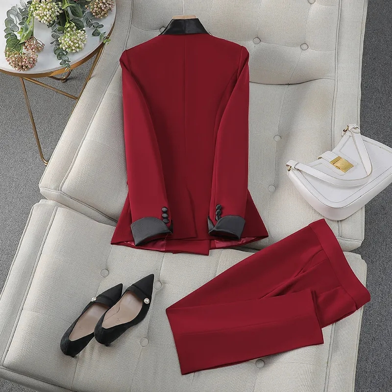 Women Formal Wear With Black Blazer - Elegante pantalone da donna rosso nero