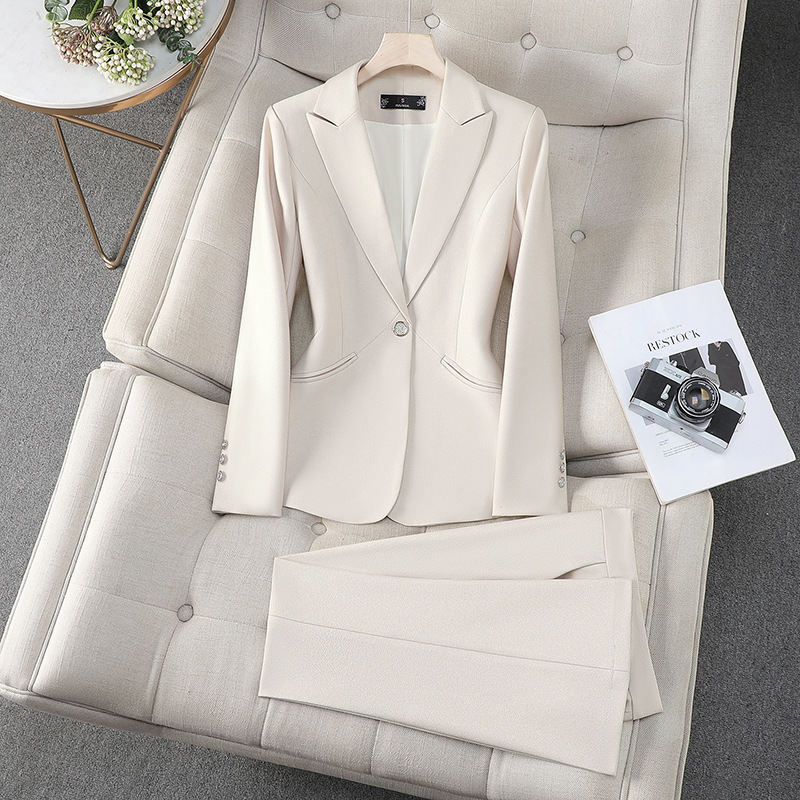 Completo da donna formale con  - Women Formal Wear With Black Blazer recensione e prezzo